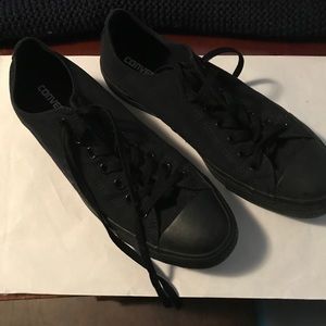 Black low top converse